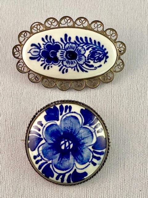 UNS20 handpainted blue & white Delft pins